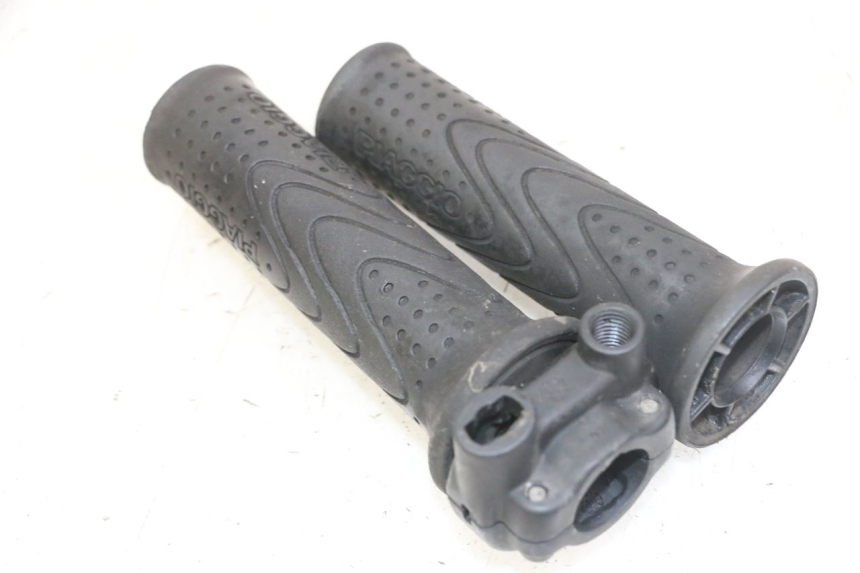 photo de ACELERADOR PIAGGIO MP3 LT 300 (2010 - 2016) - Detalle de la pieza