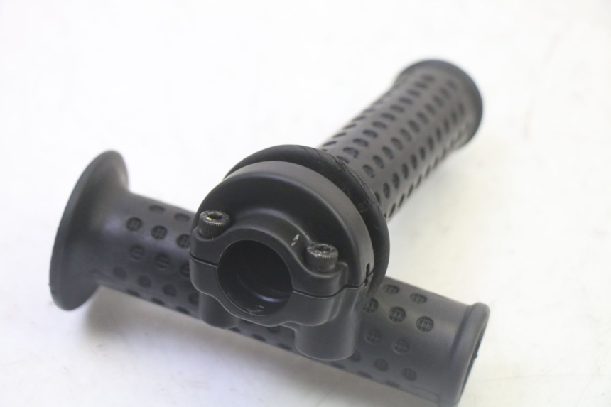 photo de ACELERADOR PIAGGIO MP3 LT 300 (2010 - 2016) - Zoom estado de uso