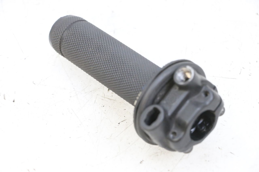 photo de PUñO DEL ACELERADOR PIAGGIO NEW TYPHOON 50 (2018 - 2021) - Otra perspectiva