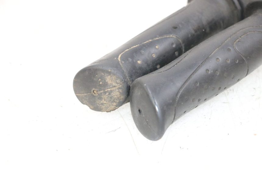 photo de PUñO DEL ACELERADOR SYM ORBIT III 3 4T 50 (2018 - 2021) - Marcados y referencias originales