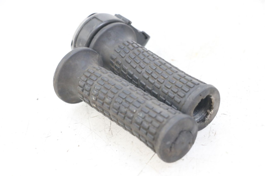 photo de PUñO DEL ACELERADOR PEUGEOT XP6 50 (1997 - 2003)