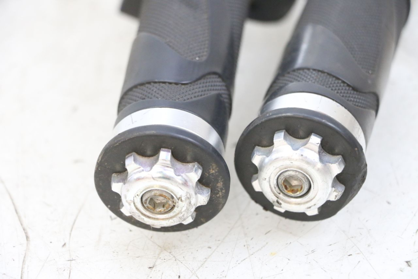 photo de ACELERADOR EFUN PUSA 1 - Estado de la superficie y material