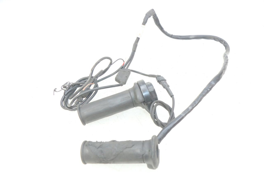 photo de PUñO DEL ACELERADOR SUZUKI SIXTEEN 125 (2008 - 2010)