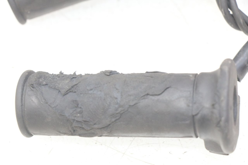 photo de PUñO DEL ACELERADOR SUZUKI SIXTEEN 125 (2008 - 2010)