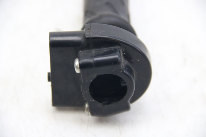 photo de PUñO DEL ACELERADOR SUZUKI SIXTEEN 125 (2008 - 2010)
