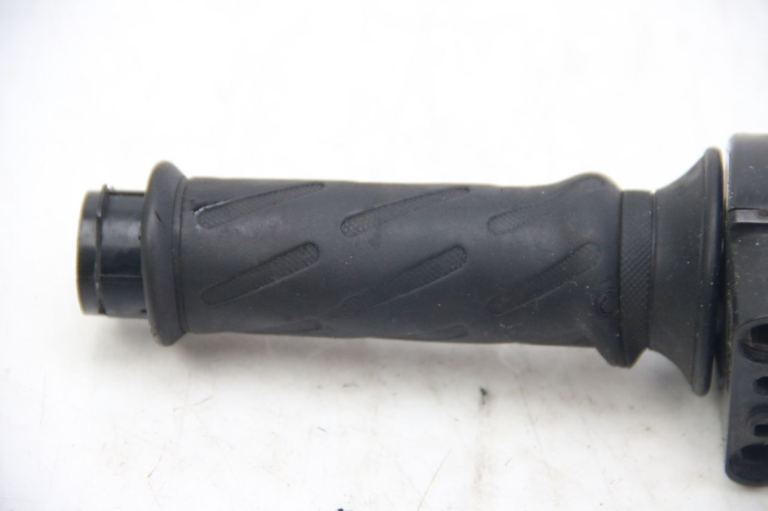 photo de PUñO DEL ACELERADOR SUZUKI SIXTEEN 125 (2008 - 2010)