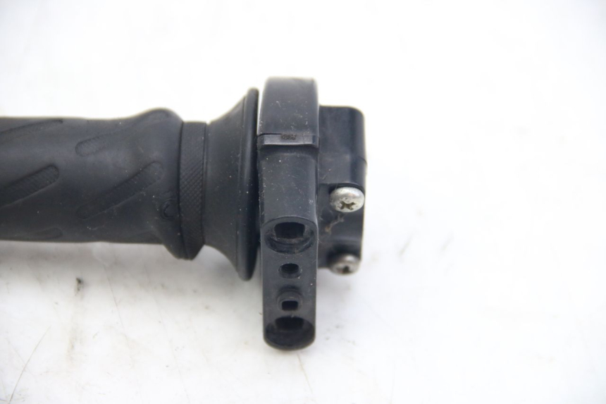 photo de PUñO DEL ACELERADOR SUZUKI SIXTEEN 125 (2008 - 2010)