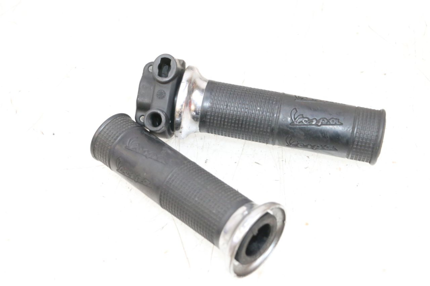 photo de PUñO DEL ACELERADOR PIAGGIO VESPA GTS SUPER IE 125 (2009 - 2016) - Detalle de la pieza