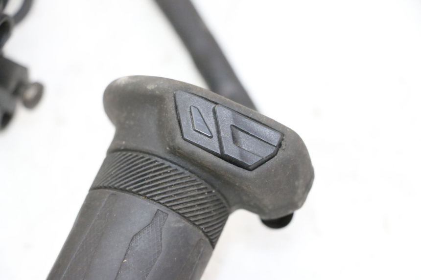 photo de PUñO DEL ACELERADOR YAMAHA XMAX X-MAX 125 (2006 - 2009)