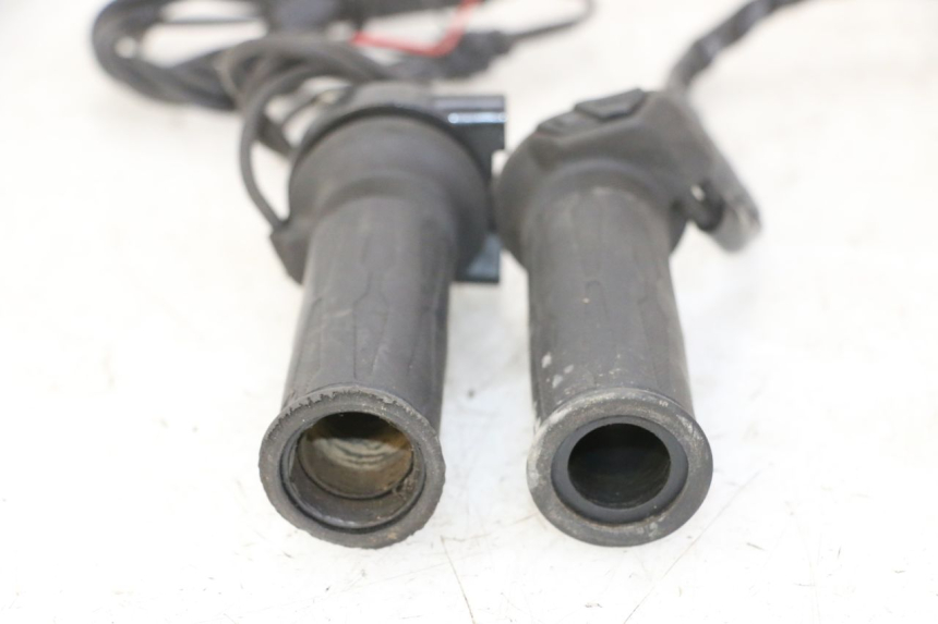 photo de PUñO DEL ACELERADOR YAMAHA XMAX X-MAX 125 (2006 - 2009)