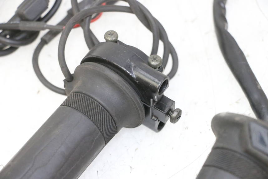 photo de PUñO DEL ACELERADOR YAMAHA XMAX X-MAX 125 (2006 - 2009)