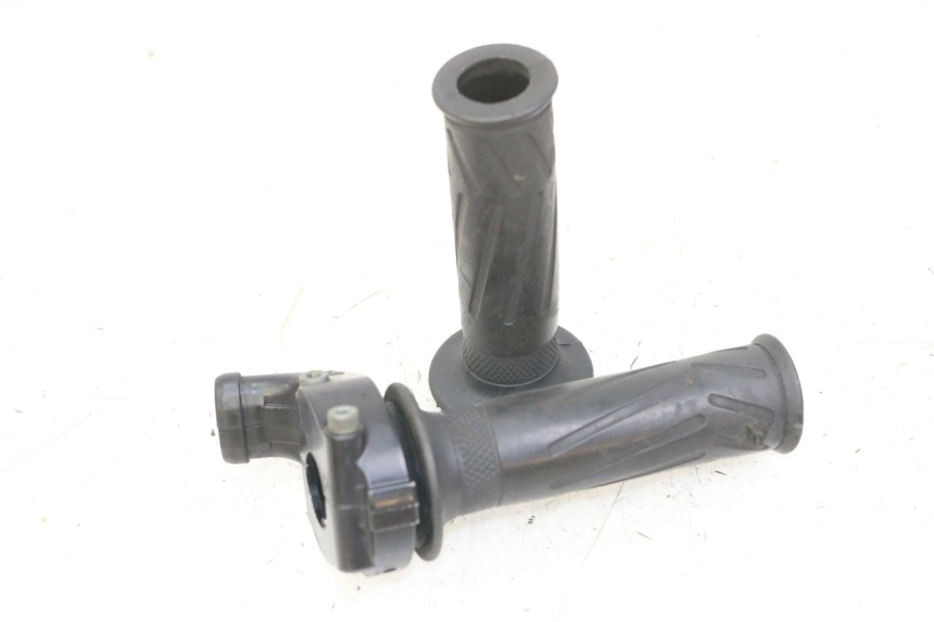 photo de ACELERADOR YAMAHA FZS FAZER 600 (2001 - 2003)