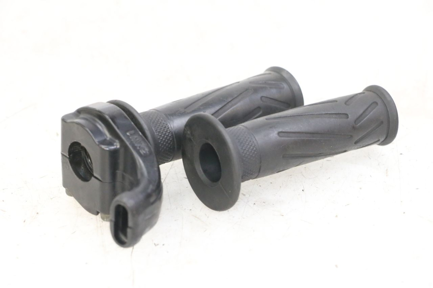 photo de ACELERADOR YAMAHA FZS FAZER 600 (2001 - 2003)