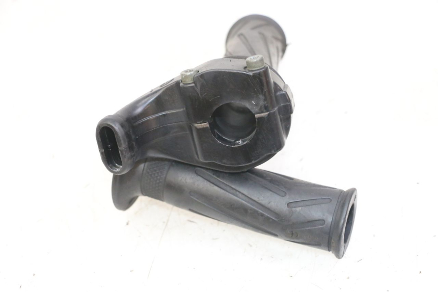 photo de ACELERADOR YAMAHA FZS FAZER 600 (2001 - 2003)