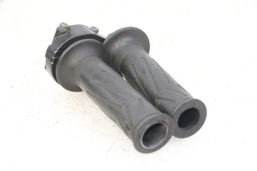 photo de ACELERADOR YAMAHA FZS FAZER 600 (2001 - 2003)