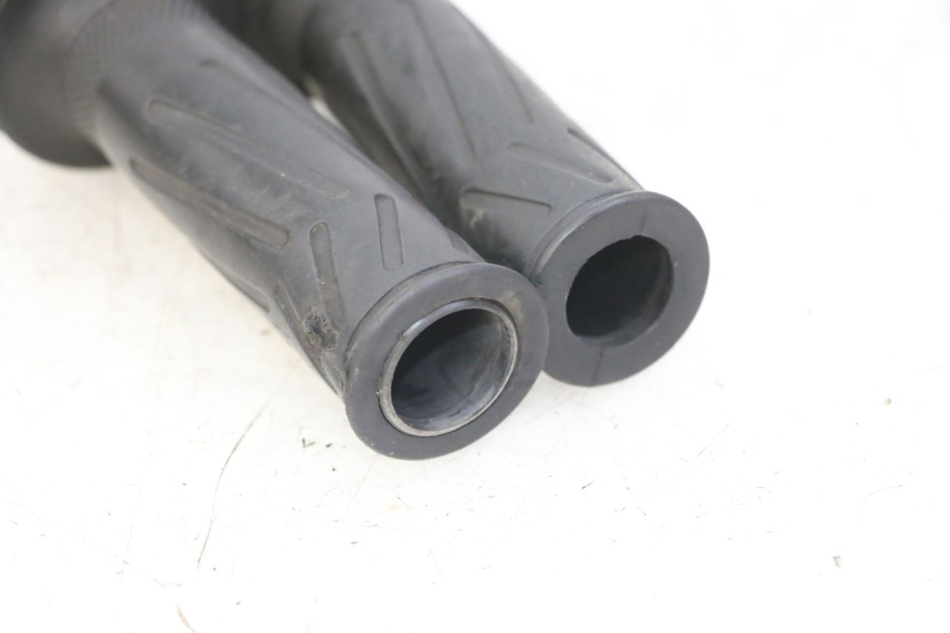 photo de ACELERADOR YAMAHA FZS FAZER 600 (2001 - 2003)
