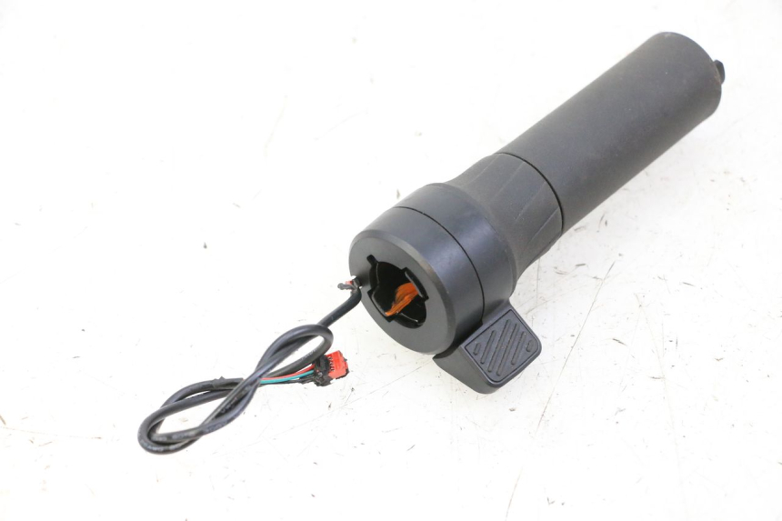 photo de ACELERADOR SEGWAY NINEBOT ZT3 PRO 1