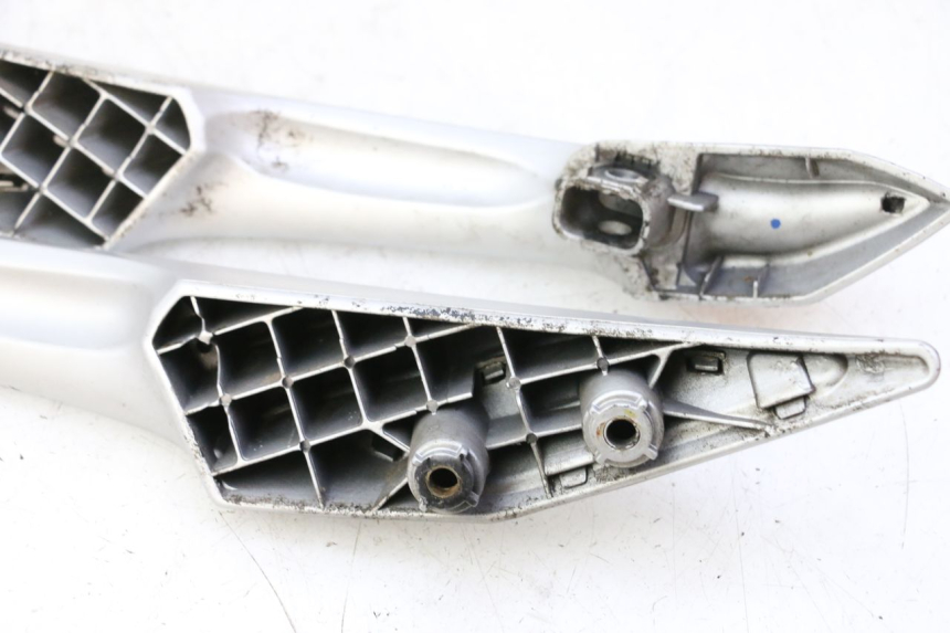 photo de MANILLAR TRASERO PEUGEOT SATELIS 125 (2006 - 2009)