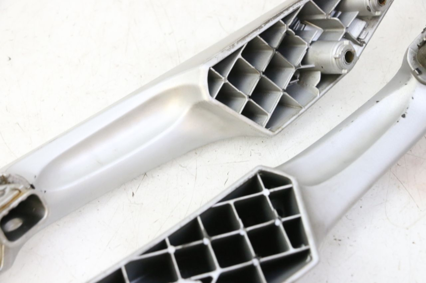 photo de MANILLAR TRASERO PEUGEOT SATELIS 125 (2006 - 2009)