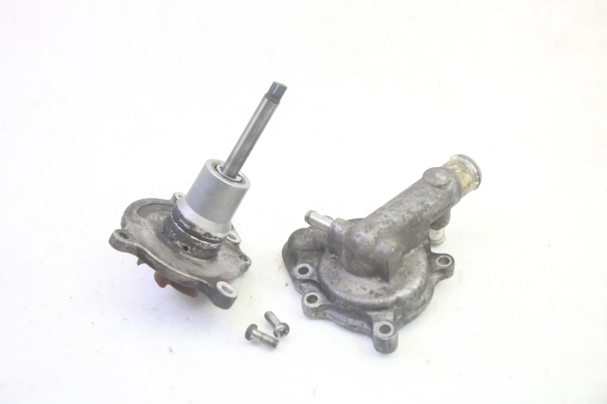 photo de BOMBA AGUA SUZUKI BURGMAN EXECUTIVE ABS 650 (2006 - 2012) - Primer plano técnico