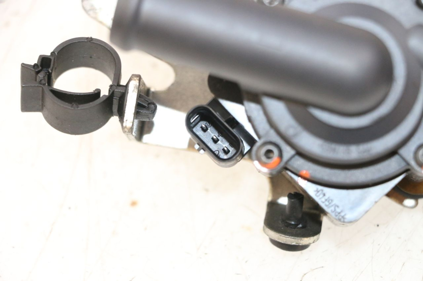 photo de BOMBA AGUA PIAGGIO VESPA GTS SUPER IE 125 (2009 - 2016) - Primer plano técnico