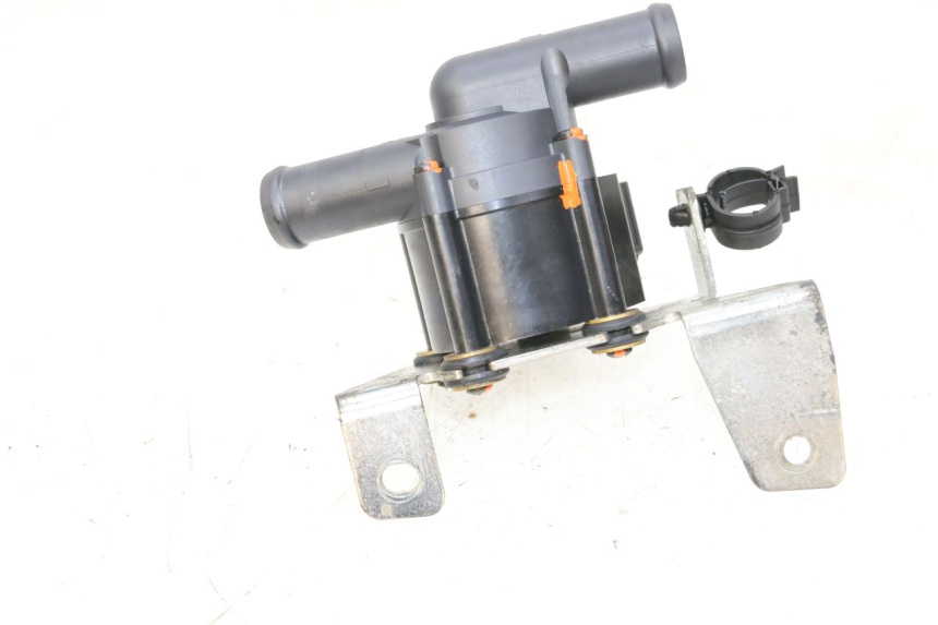 photo de BOMBA AGUA PIAGGIO VESPA GTS SUPER IE 125 (2009 - 2016) - Detalles de los puntos de fijación