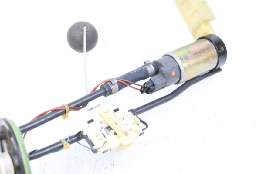 photo de BOMBA GASOLINA BMW C1 125 (2000 - 2003)
