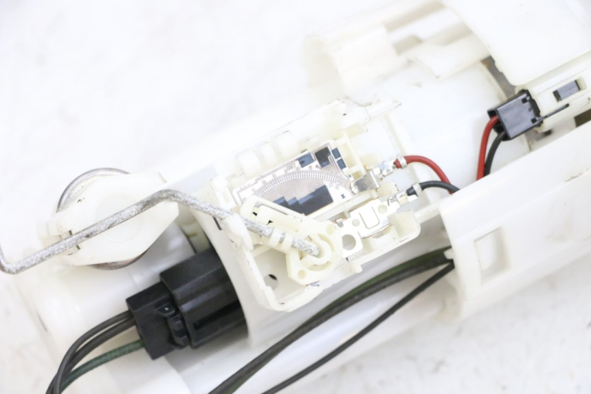 photo de BOMBA DE COMBUSTIBLE YAMAHA FJR ABS 1300 (2006 - 2012) - Estado de la superficie y material