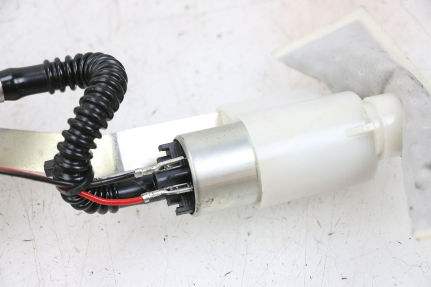 photo de BOMBA GASOLINA PIAGGIO MP3 HPE 300 (2019 - 2026) - Zoom estado de uso