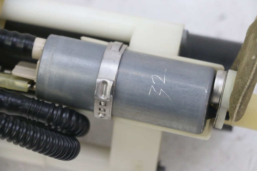 photo de BOMBA GASOLINA PEUGEOT SATELIS COMPRESSOR K15 125 (2006 - 2009)