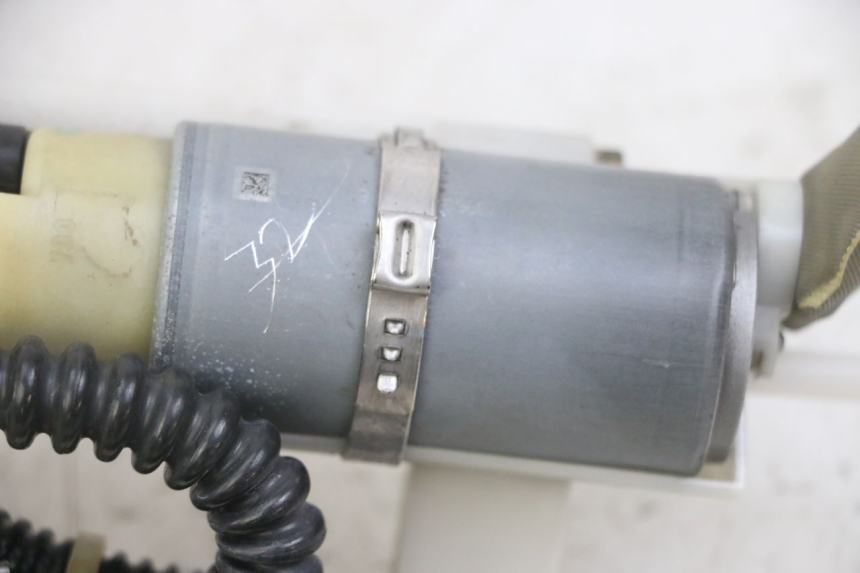 photo de BOMBA GASOLINA PEUGEOT SATELIS 125 (2013 - 2018)
