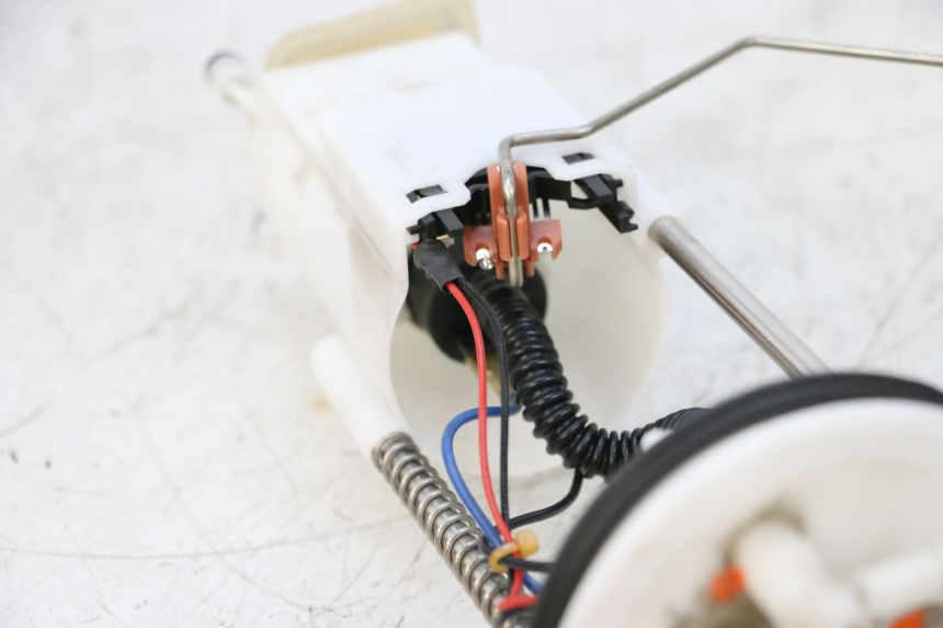 photo de BOMBA GASOLINA PEUGEOT SATELIS 125 (2013 - 2018) - Detalle de la pieza