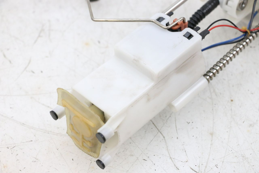 photo de BOMBA GASOLINA PEUGEOT SATELIS 125 (2013 - 2018) - Zoom estado de uso