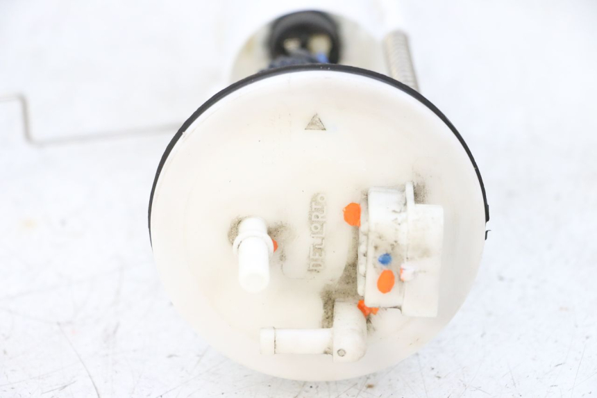 photo de BOMBA GASOLINA PEUGEOT SATELIS 125 (2013 - 2018) - Detalles de los puntos de fijación