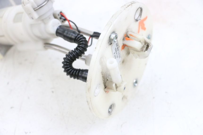 photo de BOMBA GASOLINA PEUGEOT SPEEDFIGHT 4 4T EFI 50 (2021 - 2025) - Estado de la superficie y material