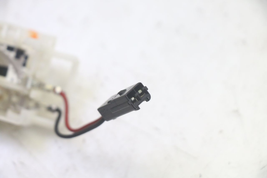 photo de BOMBA GASOLINA YAMAHA TDM ABS 900 (2002 - 2014) - Marcados y referencias originales