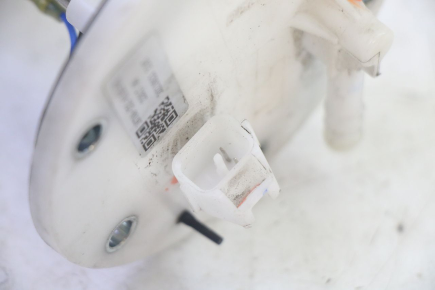 photo de BOMBA GASOLINA PEUGEOT TWEET PRO EFI 4T 50 (2021 - 2022)