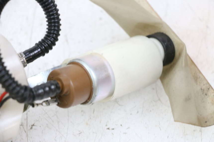 photo de BOMBA DE COMBUSTIBLE PIAGGIO VESPA GTS SUPER IE 125 (2009 - 2016) - Zoom sobre los componentes