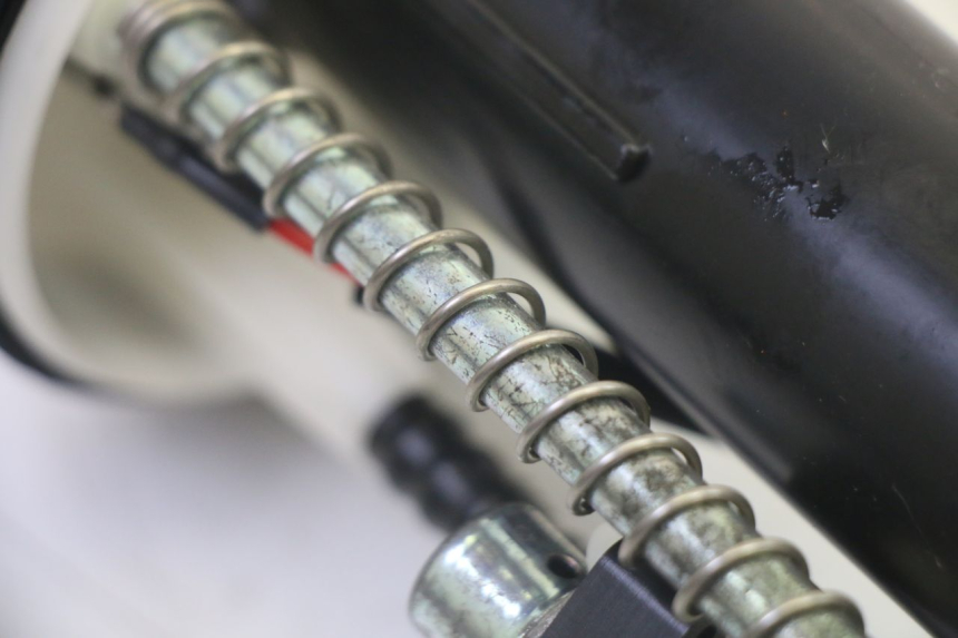 photo de BOMBA DE COMBUSTIBLE YAMAHA X-MAX XMAX 125 (2010 - 2014) - Estado de la superficie y material