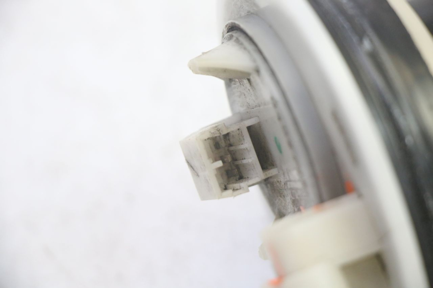 photo de BOMBA DE COMBUSTIBLE YAMAHA XMAX X-MAX 125 (2006 - 2009) - Primer plano técnico