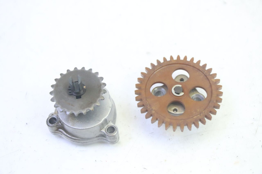 photo de BOMBA ACEITE SUZUKI BURGMAN EXECUTIVE ABS 650 (2006 - 2012) - Detalle de la pieza