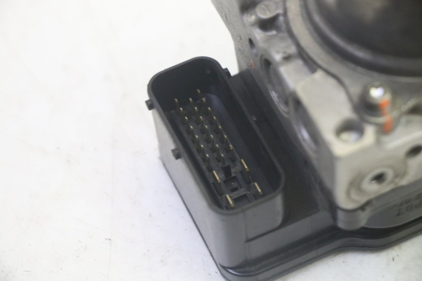 photo de BOMBA ABS SUZUKI BURGMAN EXECUTIVE ABS 650 (2006 - 2012) - Primer plano técnico