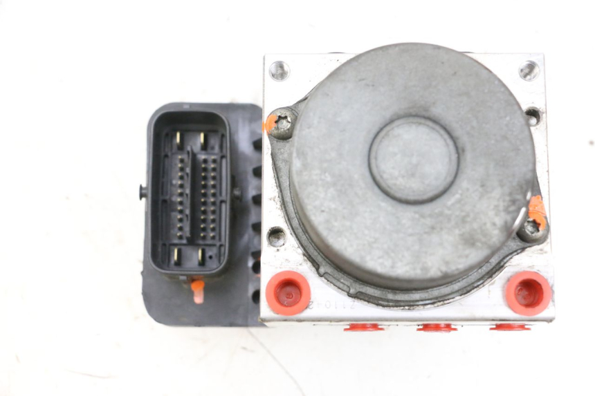 photo de BOMBA ABS YAMAHA FJR ABS 1300 (2006 - 2012) - Detalles de los puntos de fijación