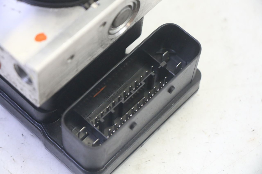 photo de BOMBA ABS PIAGGIO MP3 HPE 350 (2018 - 2020) - Otra perspectiva