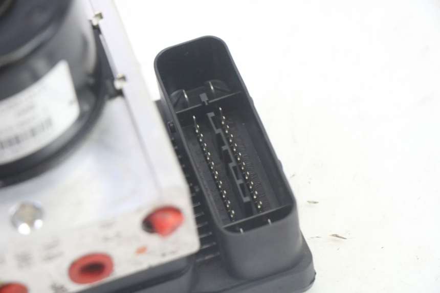 photo de BOMBA ABS PIAGGIO MP3 500 (2016 - 2018) - Primer plano técnico