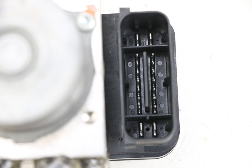 photo de BOMBA ABS YAMAHA MT-07 MT07 ABS 700 (2018 - 2020) - Otra perspectiva