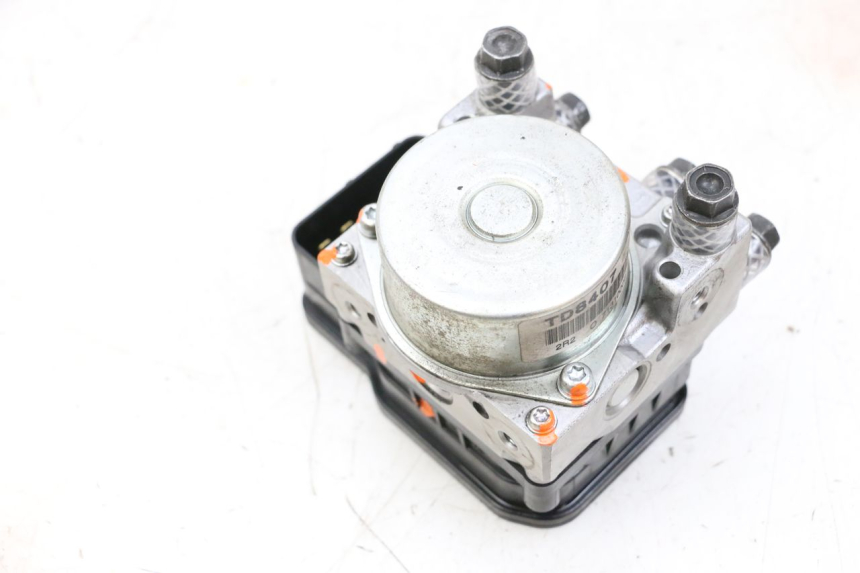 photo de BOMBA ABS PEUGEOT SATELIS 125 (2013 - 2018) - Primer plano técnico