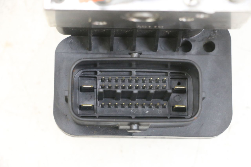 photo de BOMBA ABS YAMAHA TRICITY 300 (2020 - 2024) - Estado de la superficie y material