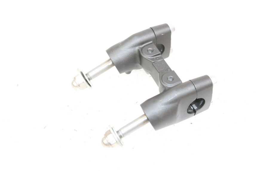 photo de TORRETAS MANILLAR YAMAHA MT-07 MT07 ABS 700 (2018 - 2020) - Primer plano técnico