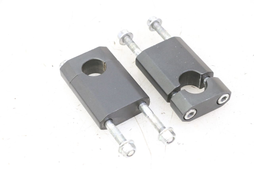 photo de SOPORTE DE MANILLAR APOLLO RFZ 125